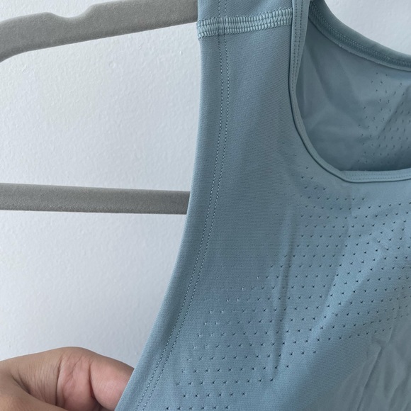 Lululemon cropped ocean top - Picture 3 of 3